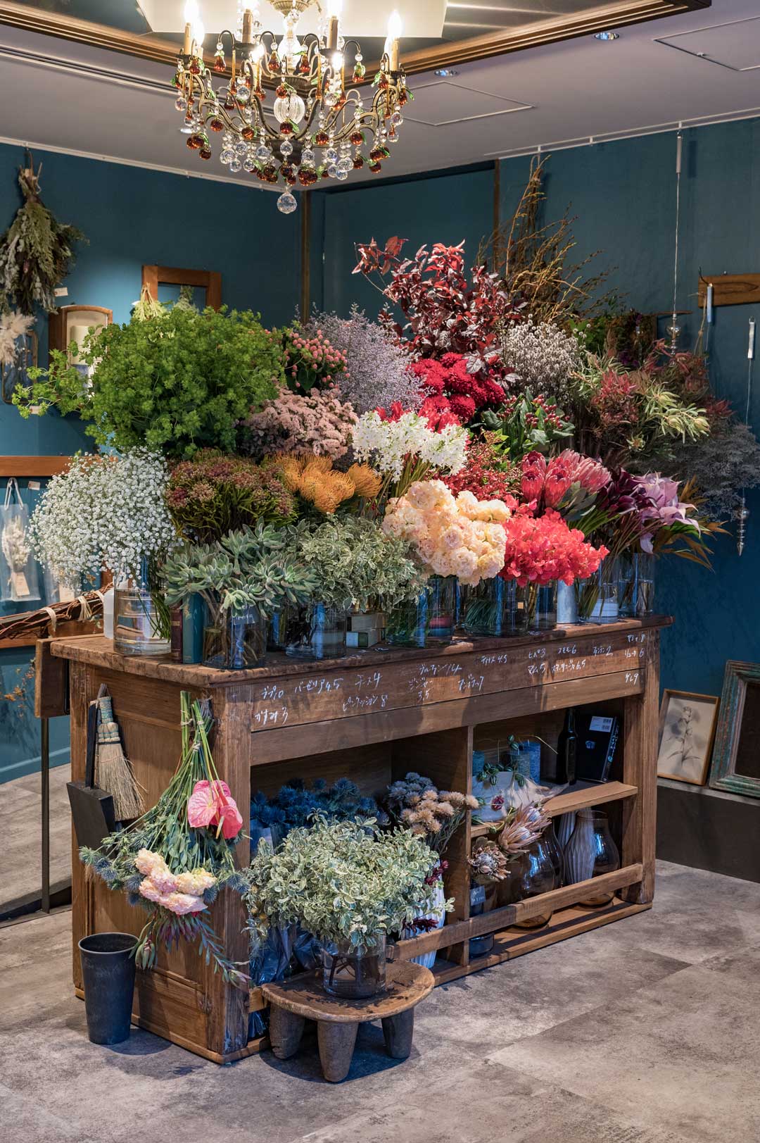 ボタニカル店、生花のフラワーテーブル。表参道植物屋。